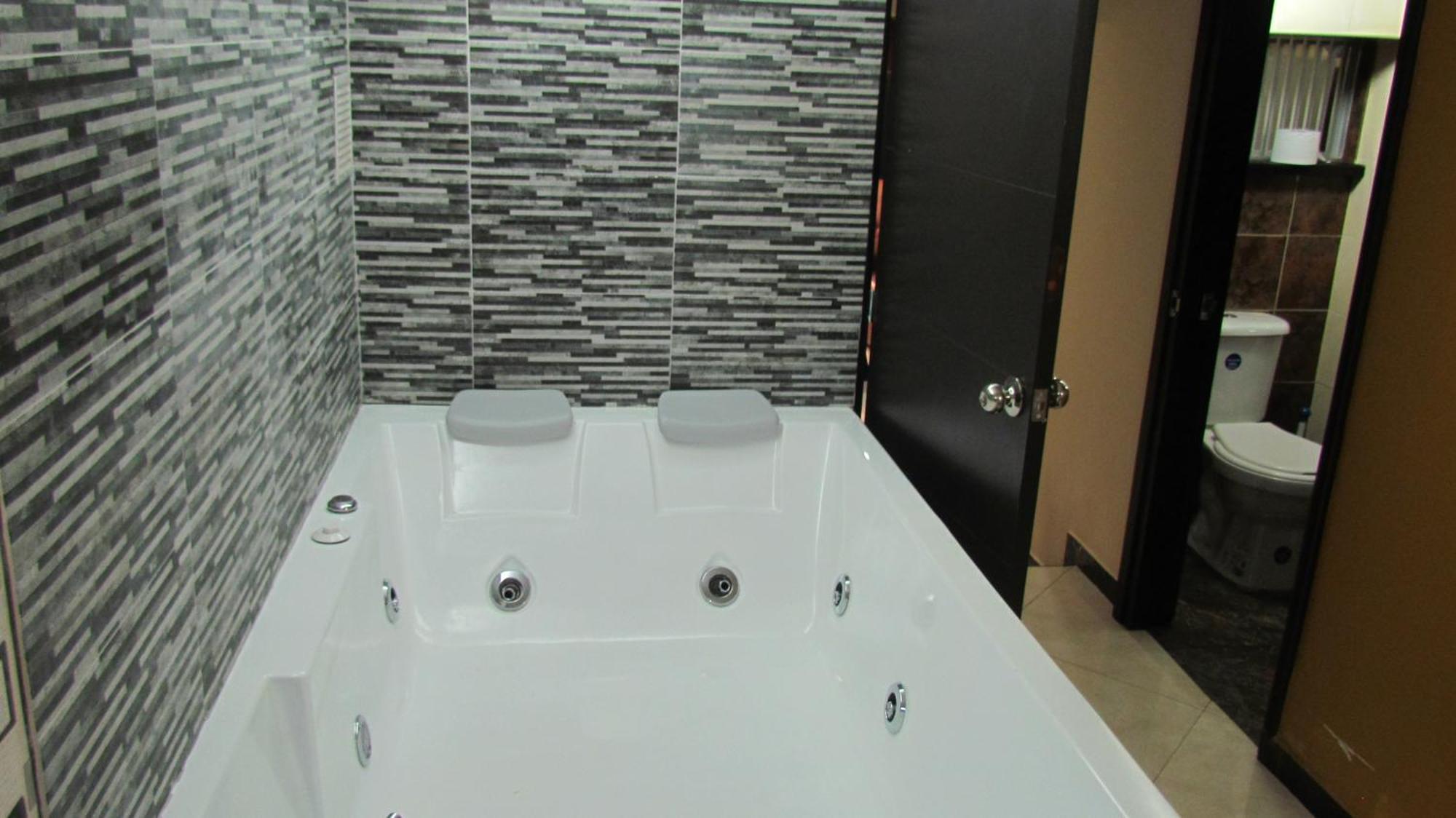 Apartamentos En El Poblado 메딜린 객실 사진