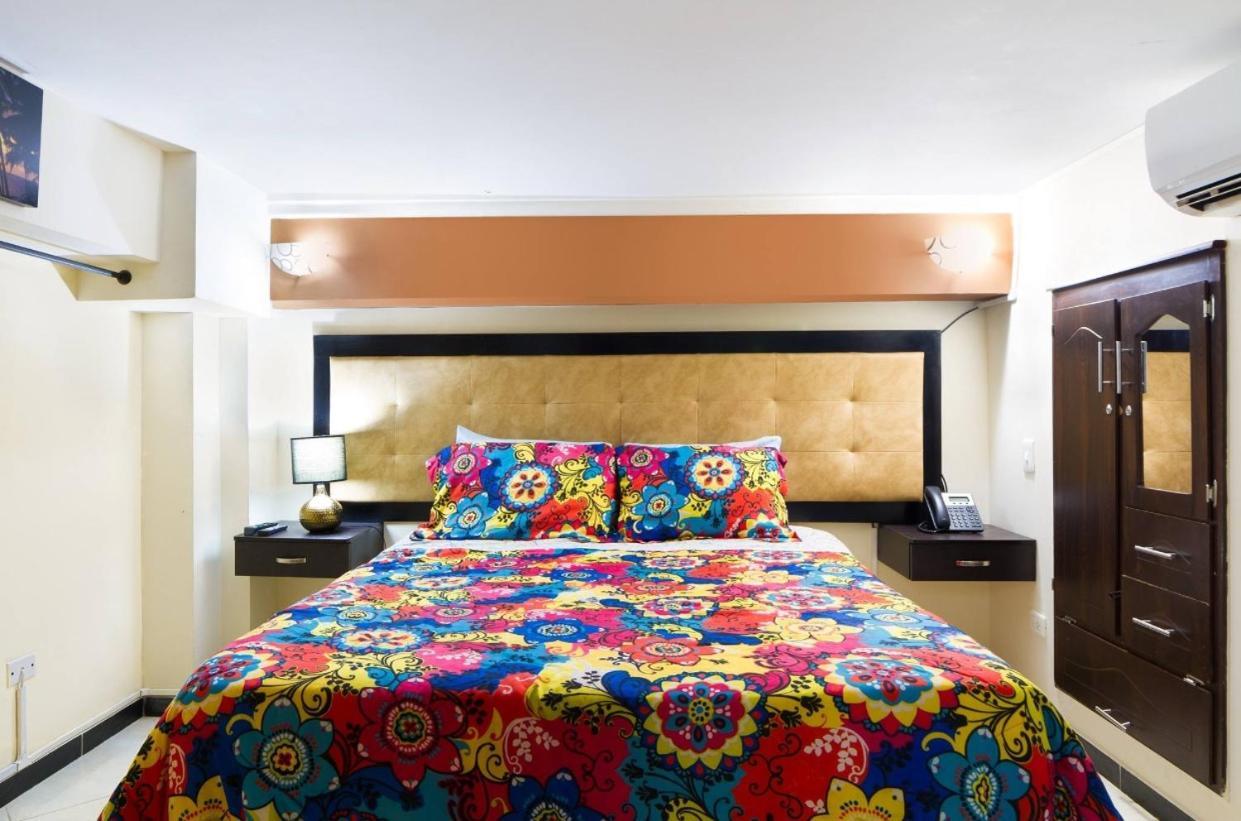 Apartamentos En El Poblado 메딜린 외부 사진