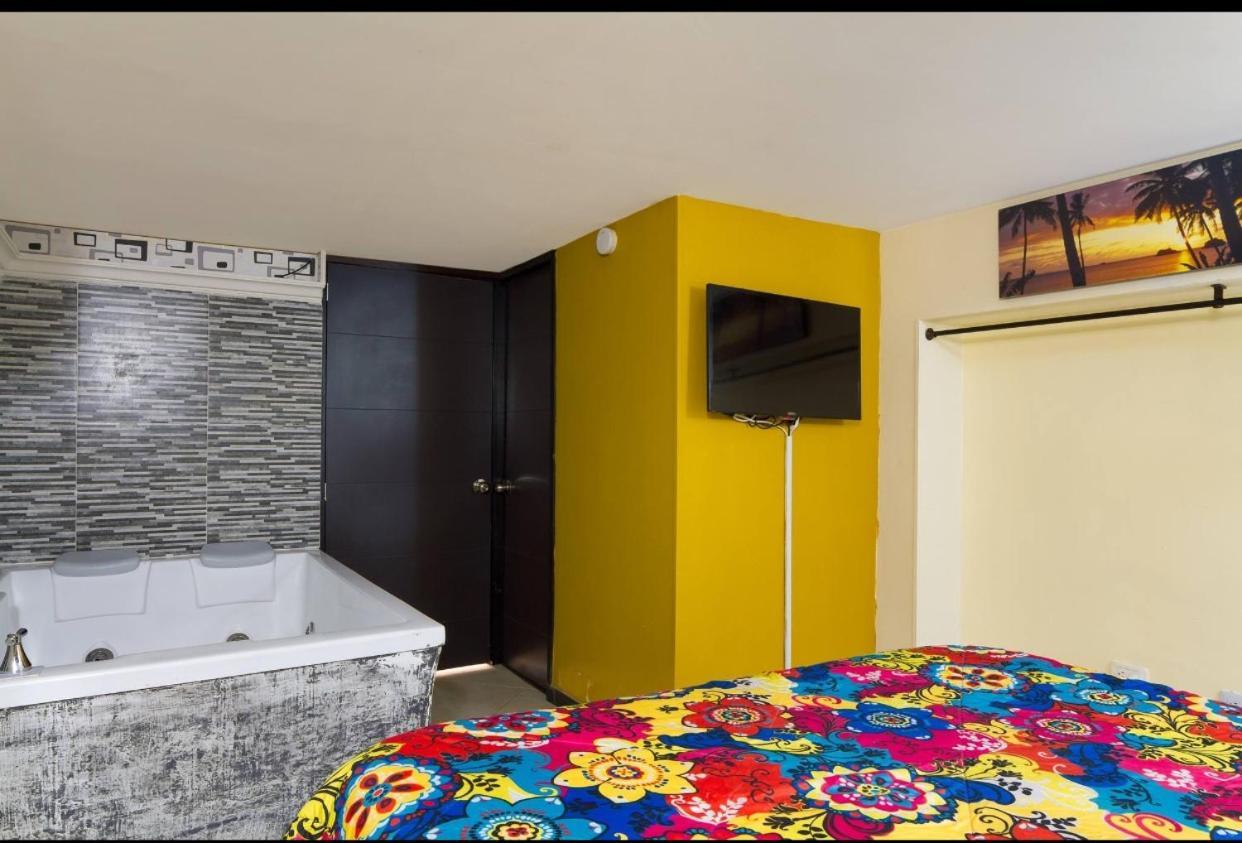Apartamentos En El Poblado 메딜린 외부 사진