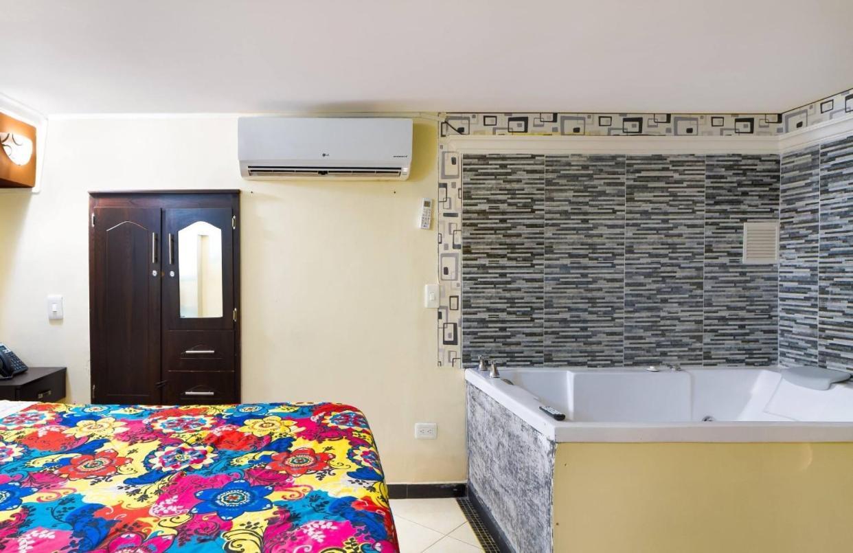 Apartamentos En El Poblado 메딜린 외부 사진