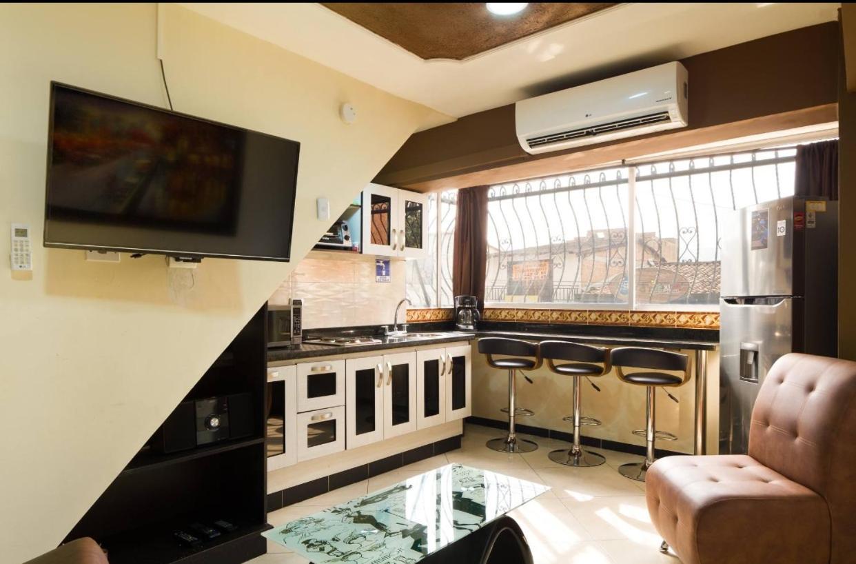 Apartamentos En El Poblado 메딜린 외부 사진