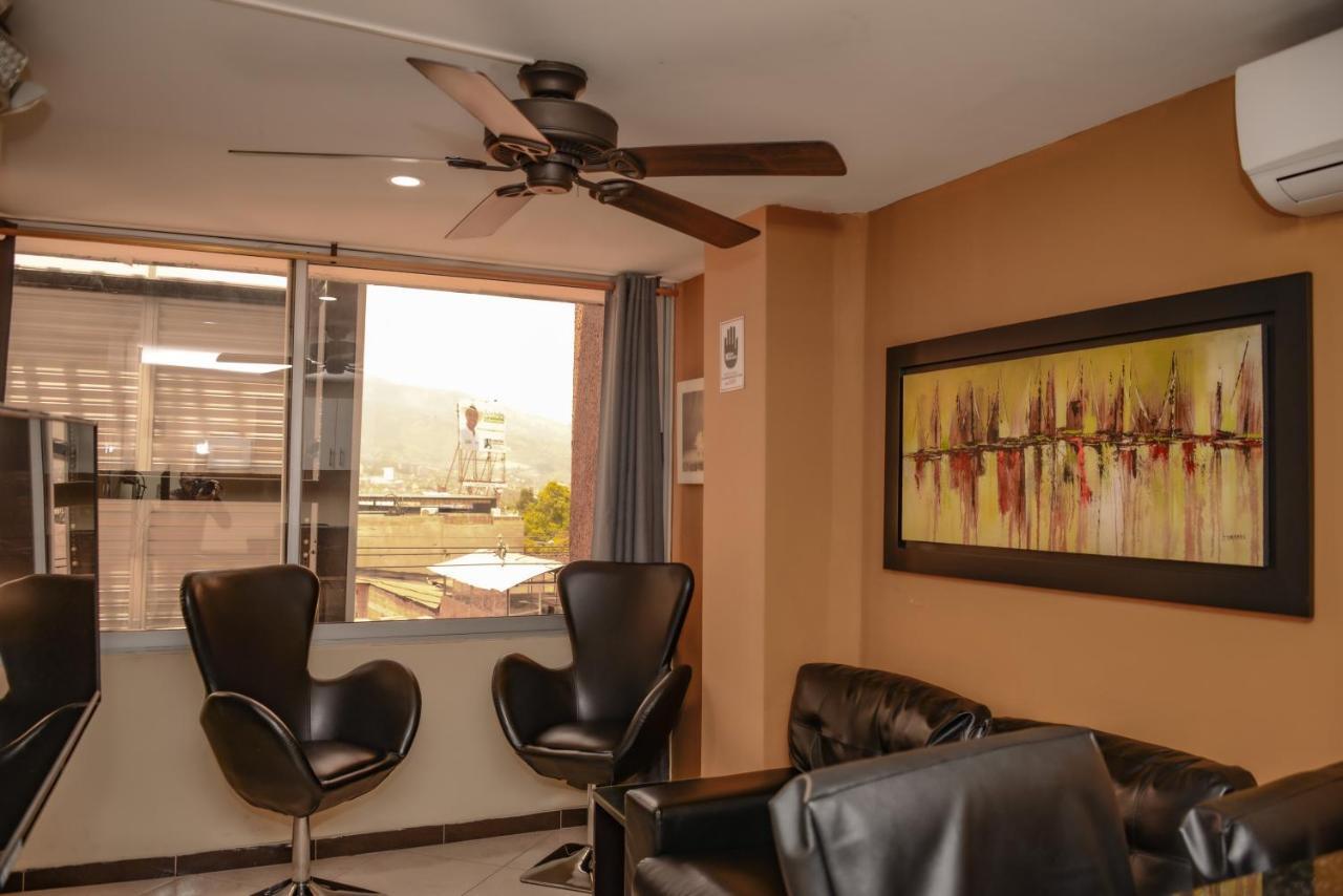 Apartamentos En El Poblado 메딜린 외부 사진
