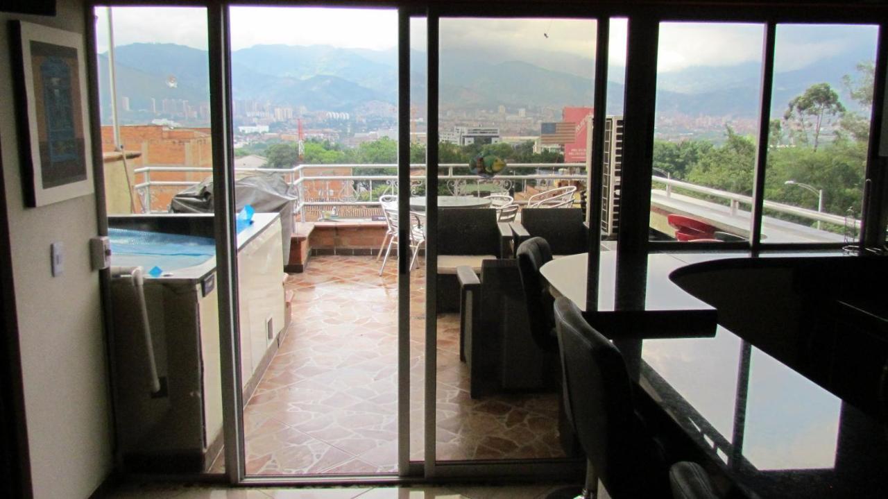 Apartamentos En El Poblado 메딜린 외부 사진